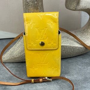 🌵Autjentic Louis Vuitton Yellow Phone Case🌵